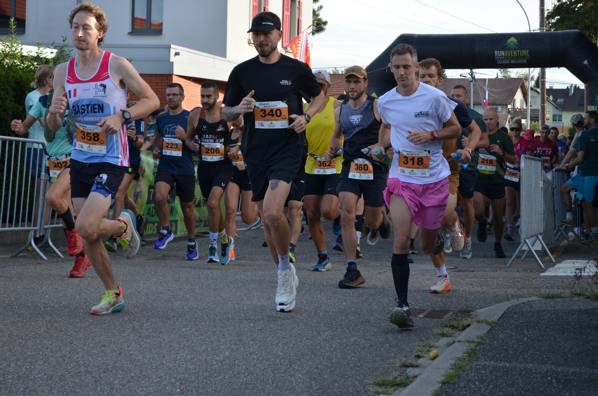 Départ des Courses Nature Magstatt : les coureurs s'élancent dans le village